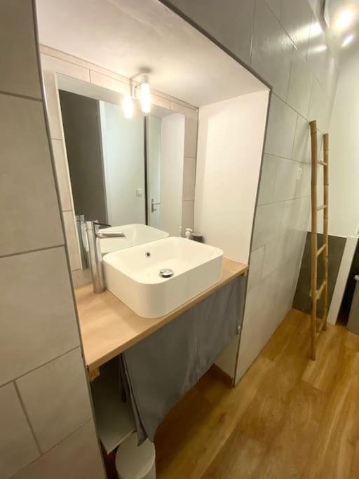 Chez Camille Et David Apartment Сорг Екстериор снимка